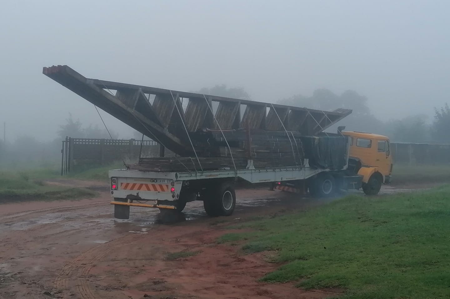 Delivery of 175m Trusses-1405.jpg
